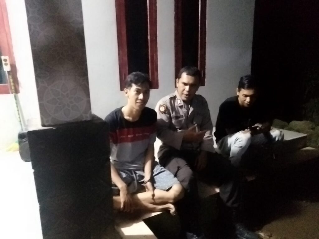 Bhabinkamtibmas Polsek Pulosari Sambangi Masyarakat Desa Koranji, Mengajak Untuk Turut Serta Dalam Menjaga Kamtibmas 2 WhatsApp Image 2024 07 27 at 01.01.34