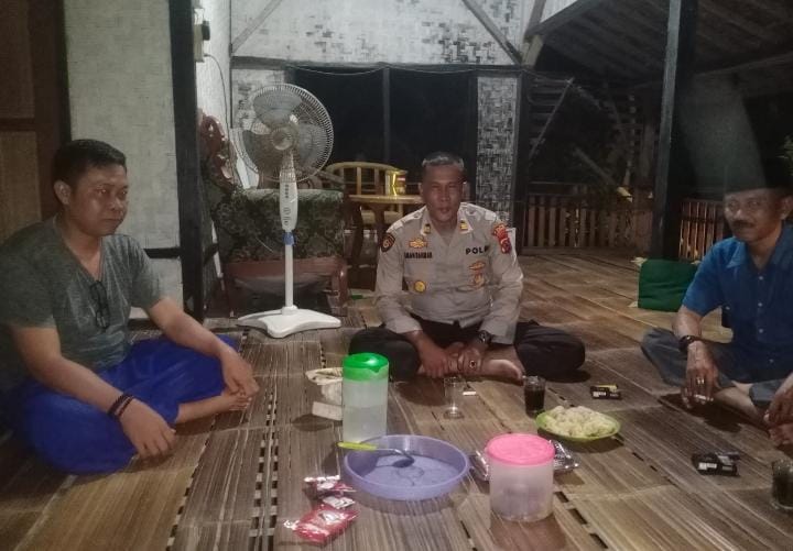 Kapolsek Angsana AKP Eman Rahman Kunjungi Rumah Kepala Desa Kramatmanik, Ajak Bersinergi Jaga Kamtibmas 7 WhatsApp Image 2024 07 27 at 19.48.00