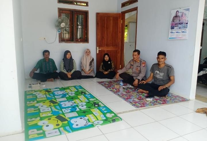Kapolsek Angsana Polres Pandeglang Sambangi Masyarakat Desa Padamulya 9 WhatsApp Image 2024 07 27 at 19.48.18