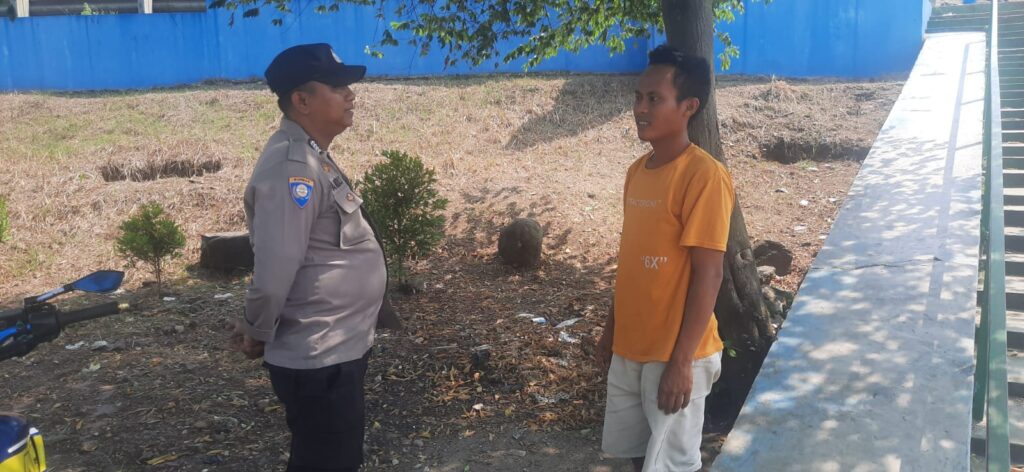 Bhabinkamtibmas Polsek Picung Desa Cililitan Tak Kenal Lelah Sambangi Warga 5 WhatsApp Image 2024 07 27 at 22.07.19