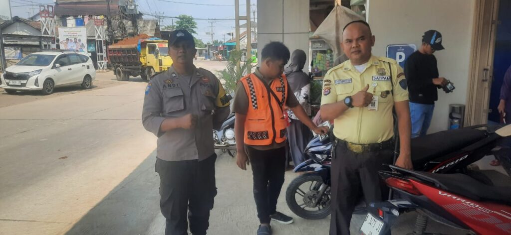 Bhabinkamtibmas Polsek Picung Sambangi Bank BJB KPC Picung, Tekankan Pentingnya Keamanan 7 WhatsApp Image 2024 07 27 at 22.07.58