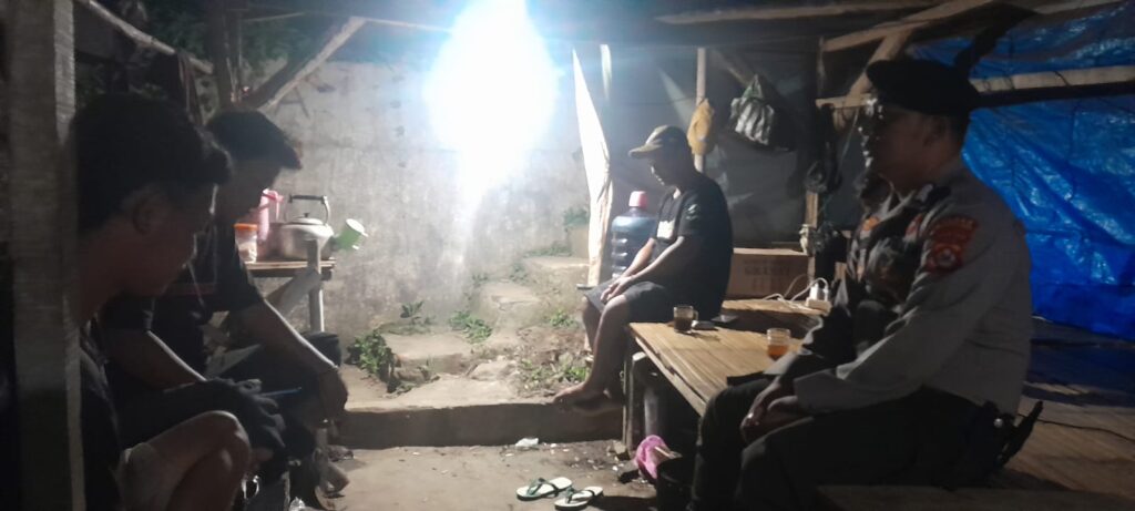 Cegah Kenakalan Remaja, Polsek Picung Tingkatkan Patroli Malam 2 WhatsApp Image 2024 07 27 at 22.10.26