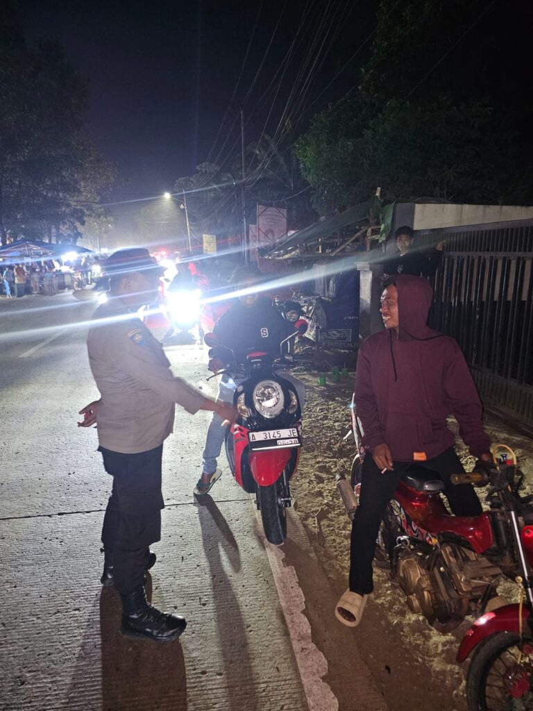 Polsek Picung Gelar Patroli Malam Ciptakan Kamtibmas Kondusif 6 WhatsApp Image 2024 07 27 at 23.07.55