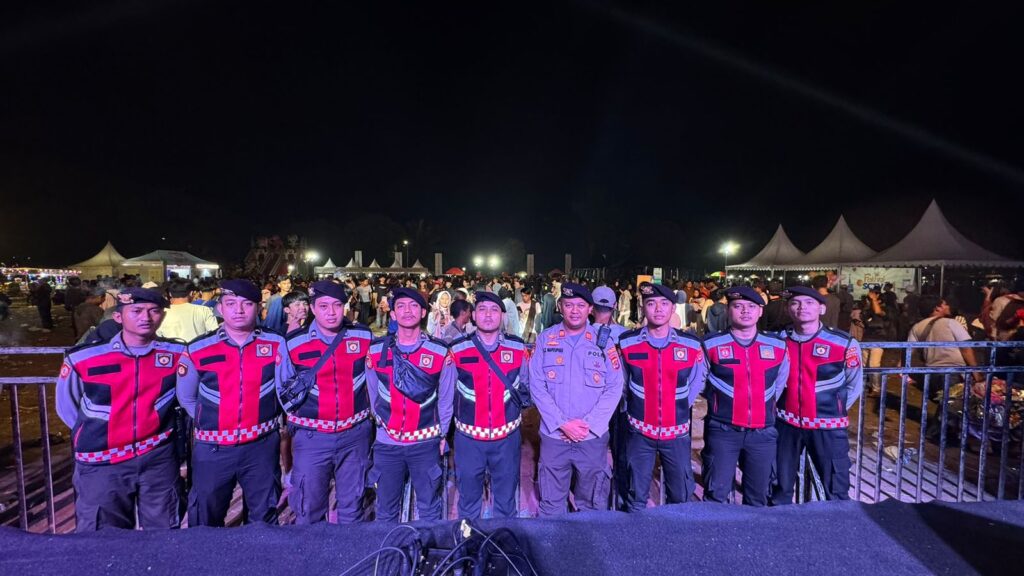 Sat Samapta Polres Pandeglang Berikan Pengamanan Pentas Festival SCTV KE-34 di Alun-Alun Pandeglang 7 WhatsApp Image 2024 07 28 at 01.33.42