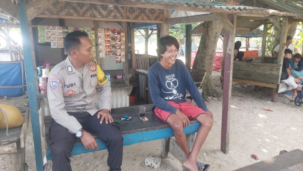Bhabinkamtibmas Polsek Carita Berbincang dengan Pengelola Pantai Chery Carita 10 WhatsApp Image 2024 07 28 at 01.44.26