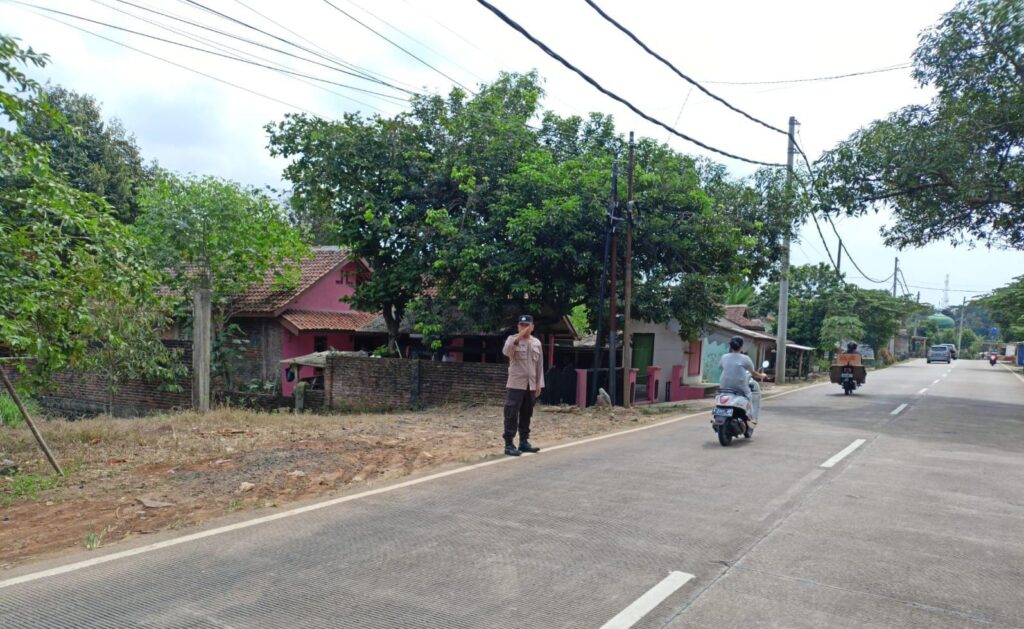 Polsek Bojong Polres Pandeglang Menggelar Pengaturan Lalu Lintas di Wilayah Hukum Polsek Bojong 3 WhatsApp Image 2024 07 28 at 17.36.12