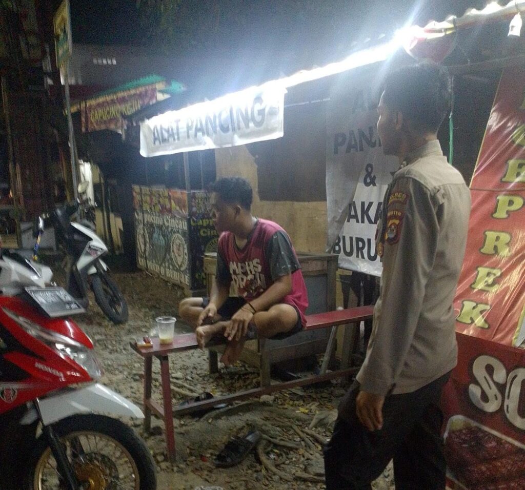 Cegah Kriminalitas, Anggota Polsek Angsana Polres Pandeglang Laksanakan Patroli Dialogis di Desa Cikayas 8 WhatsApp Image 2024 07 28 at 21.17.32