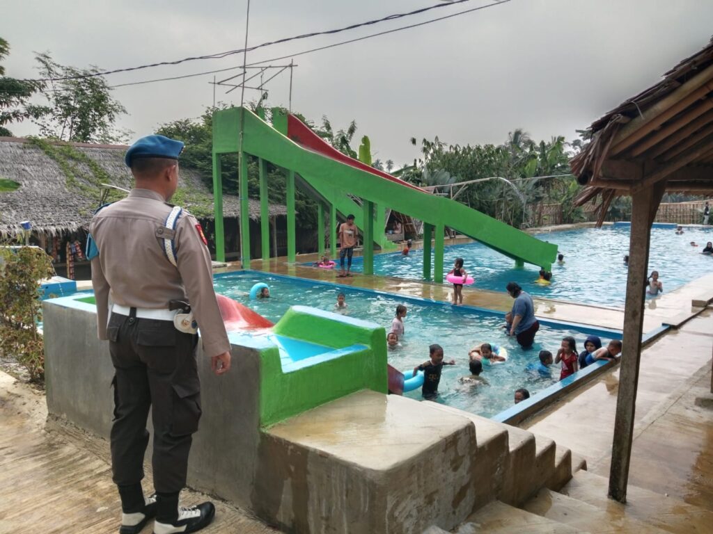 Polsek Cikedal Lakukan Pengamanan Objek Wisata di Wilayah Kecamatan Cikedal 1 WhatsApp Image 2024 07 28 at 22.24.37