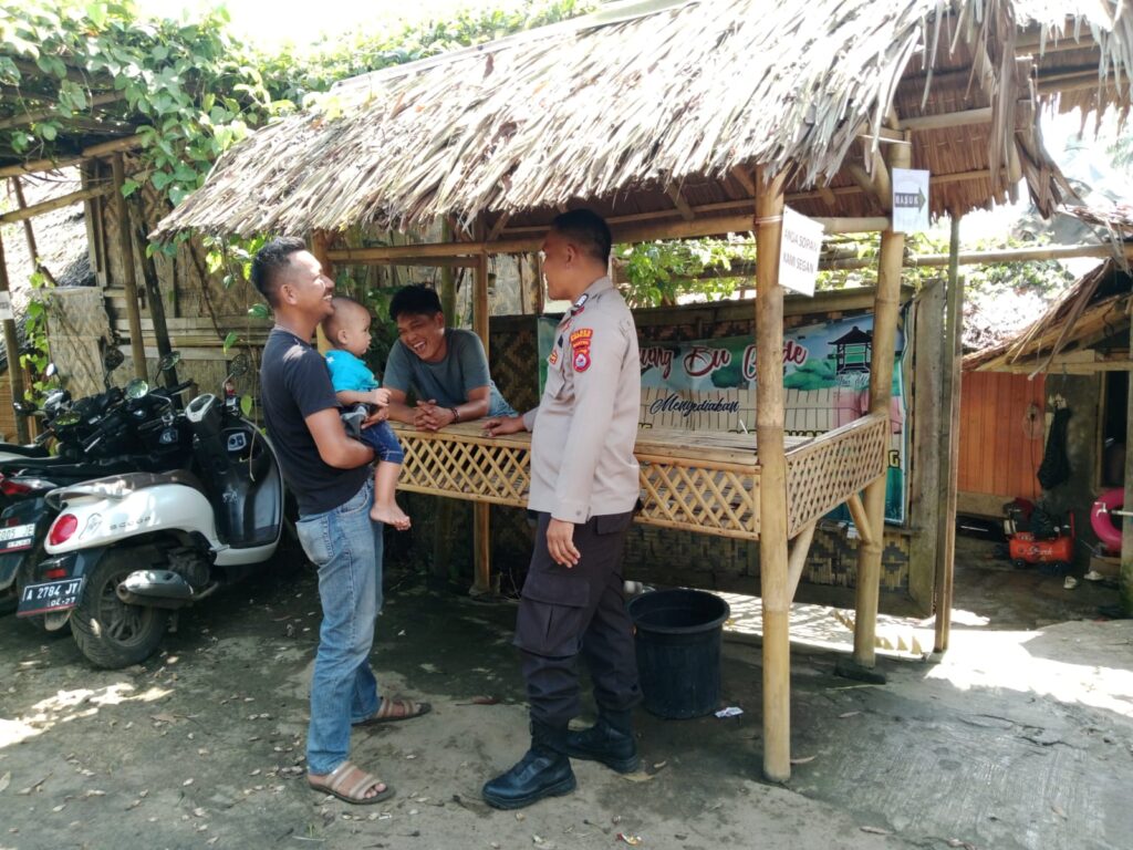 Bhabinkamtibmas Polsek Cikedal Menggelar DDS di Desa Binaan 3 WhatsApp Image 2024 07 28 at 22.24.47