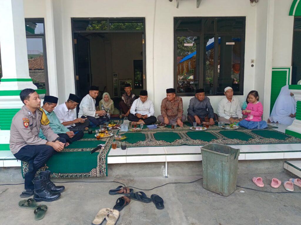 Jalin Silaturahmi, Polsek Menes Pandeglang Sambangi Tokoh Agama 10 WhatsApp Image 2024 07 29 at 13.12.15