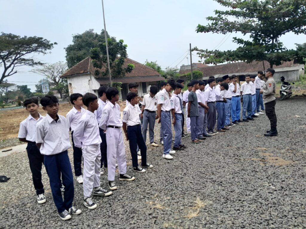 Ada Anak Sekolah Nongkrong, Polsek Menes Berikan Himbauan 8 WhatsApp Image 2024 07 29 at 13.32.39