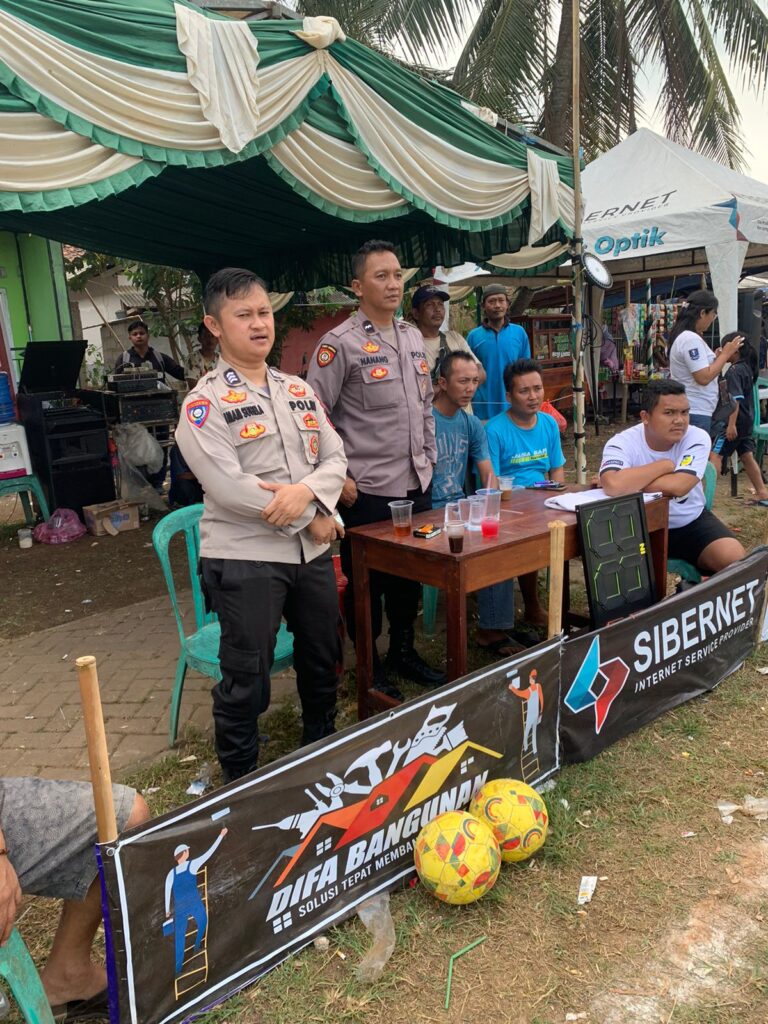 Polsek Panimbang Melaksanakan Pengamanan Pertandingan Sepak Bola antar RW 6 WhatsApp Image 2024 07 29 at 18.08.35