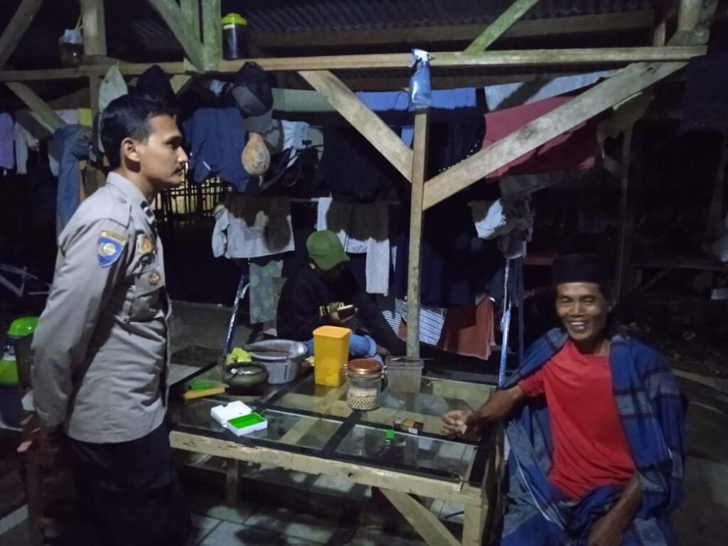 Ciptakan Kondusifitas Wilayah Polsek Jiput Gelar Patroli Dialogis 2 WhatsApp Image 2024 07 29 at 21.11.23