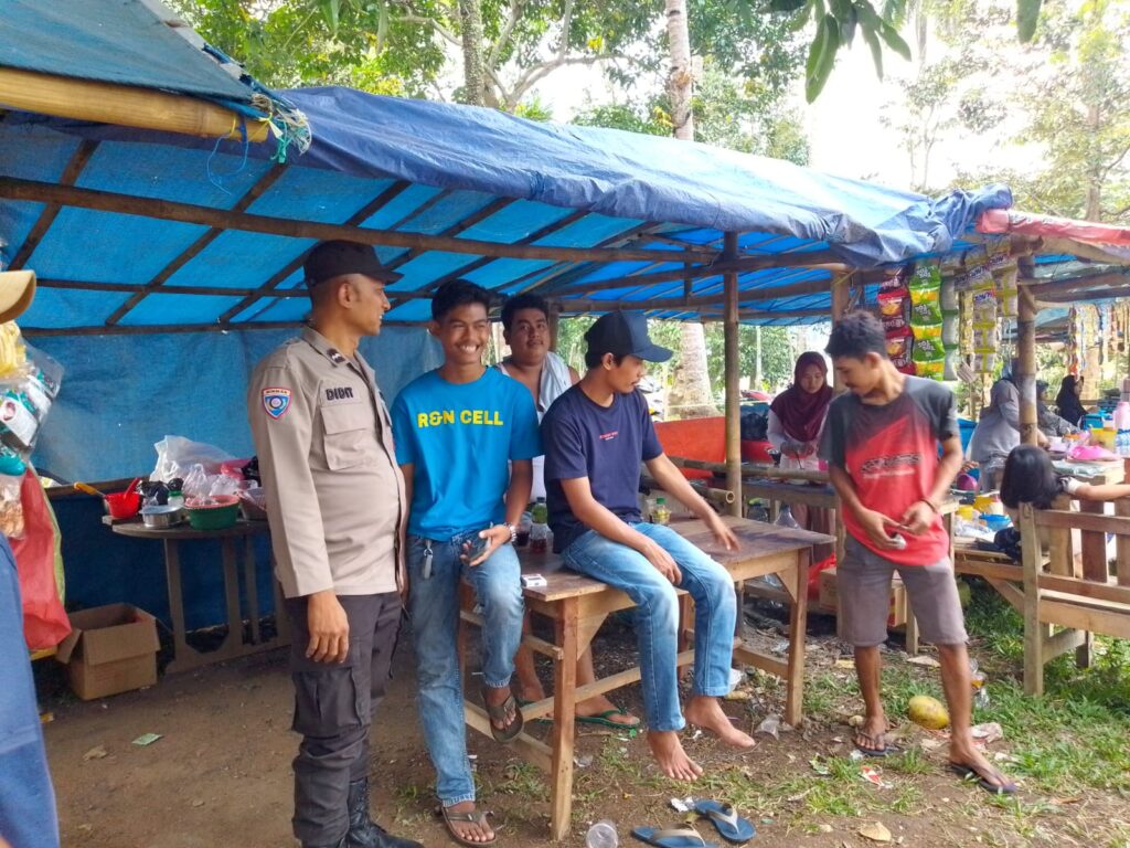 Polsek Menes Sambangi Warga, Ini Pesan Yang Disampaikan 7 WhatsApp Image 2024 07 30 at 13.39.26