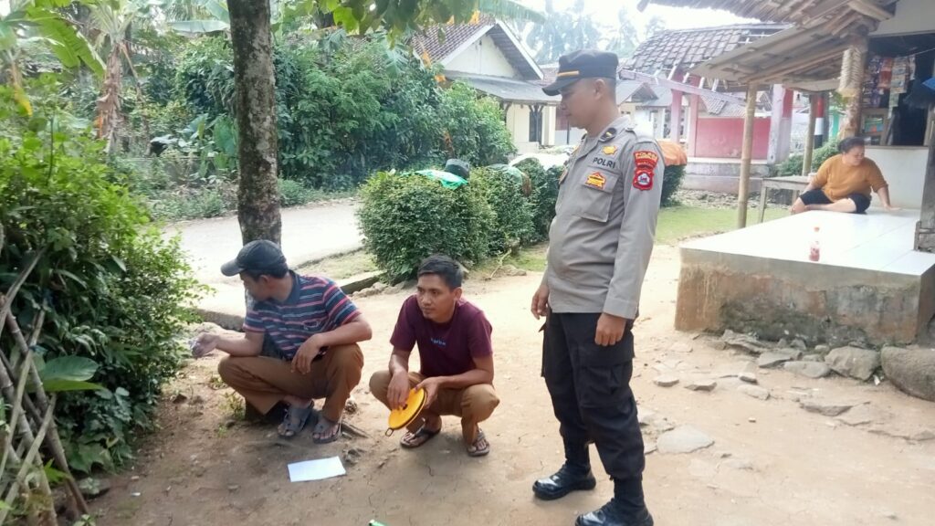 Polsek Menes Sambangi Tokoh Pemuda di Kampung Manungtung 2 WhatsApp Image 2024 07 30 at 17.23.10