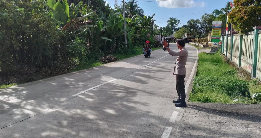 Cegah Tawuran Antar Pelajar, Kanit Samapta Polsek Angsana Aiptu Fikri Pimpin Patroli Dialogis 7 WhatsApp Image 2024 07 30 at 21.24.09