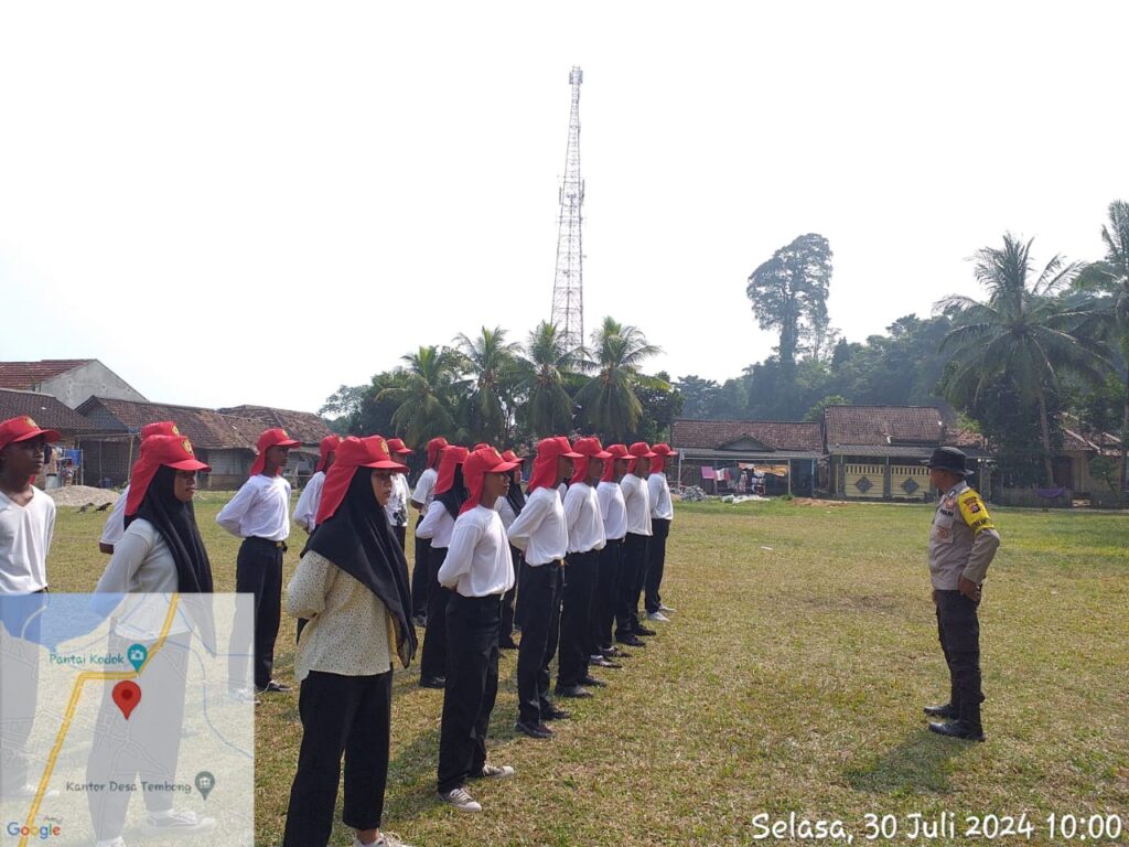 Pembinaan Paskibra Kecamatan Carita oleh Personil Polsek Carita 6 WhatsApp Image 2024 07 30 at 21.38.02