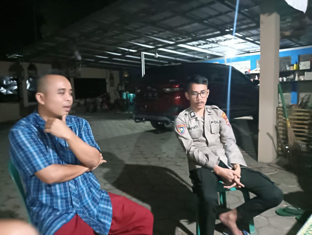 Polsek Mandalawangi Menggelar Patroli dan Sambang, Jalin Komunikasi Upaya Cegah 3C 5 WhatsApp Image 2024 07 30 at 22.14.16