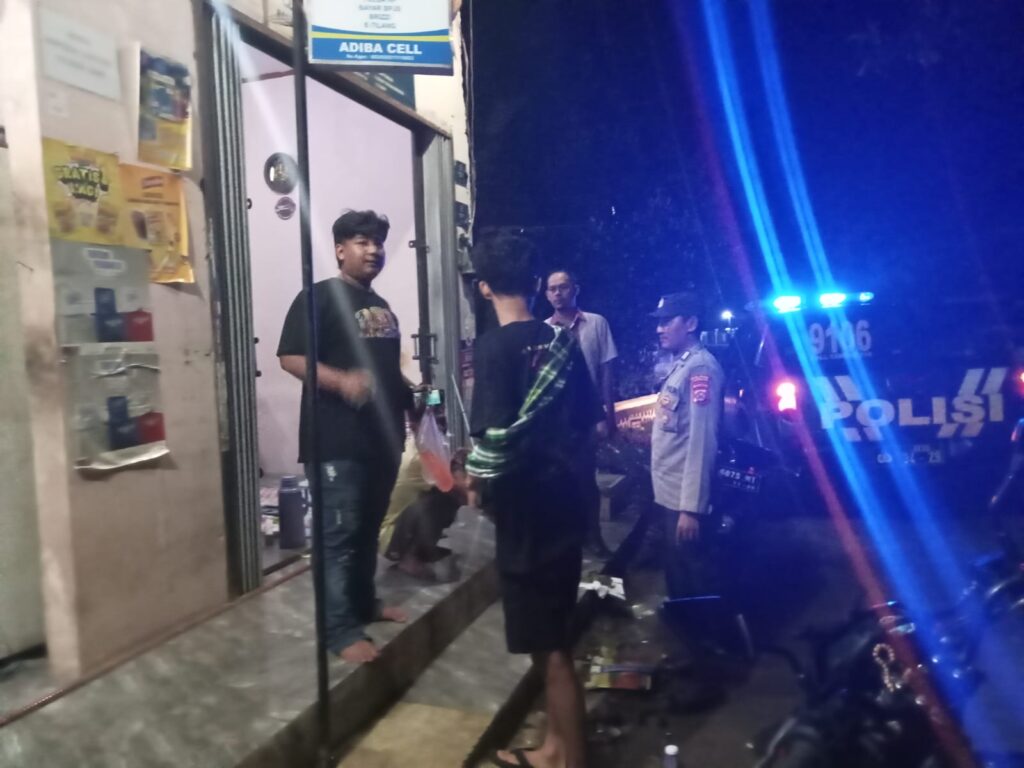 Cegah Gangguan Kamtibmas Malam Hari, Personil Polsek Jiput Rutin Laksanakan Patroli 9 WhatsApp Image 2024 07 30 at 22.35.28