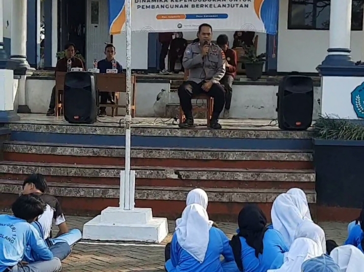 Kapolsek Cigeulis Bersama Jajaran Sosialisasikan Pencegahan Kenakalan Remaja di SMAN 17 Pandeglang 4 WhatsApp Image 2024 07 30 at 23.15.17