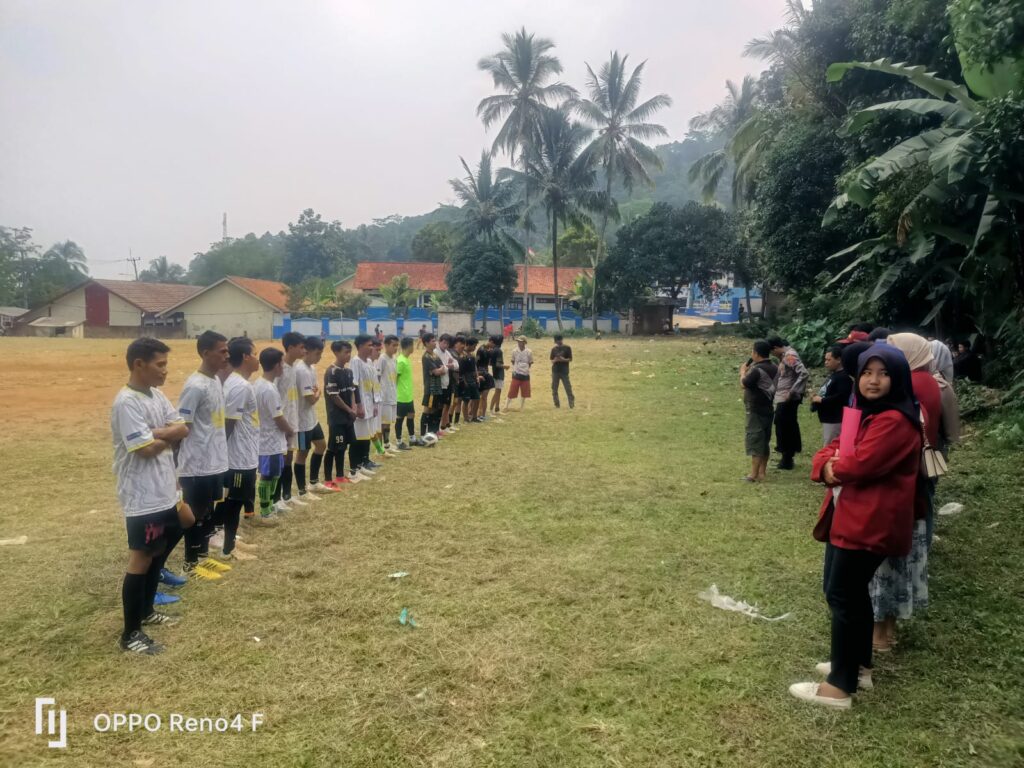 Junjung Sportifitas Polsek Pulosari Berikan Briefing Kepada Peserta Turnamen Sepak Bola 5 WhatsApp Image 2024 07 30 at 23.25.04