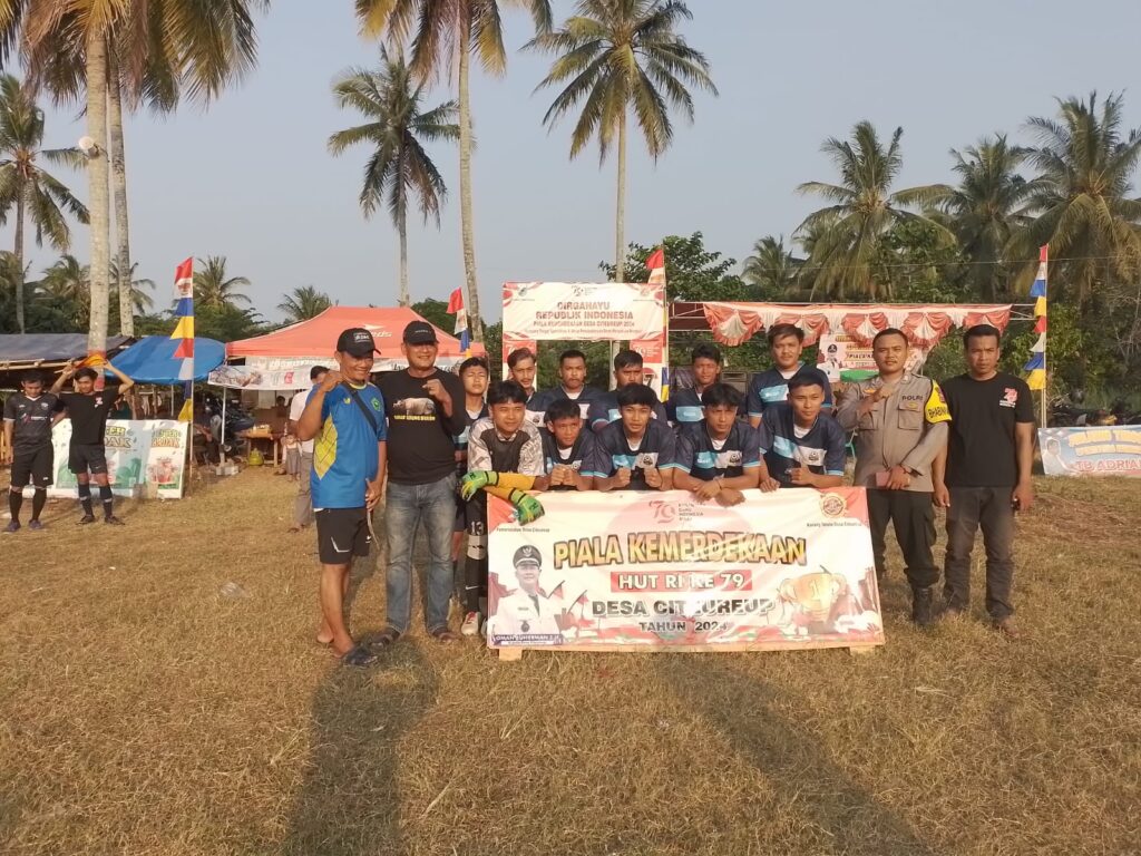 Polsek Panimbang Melaksanakan Pengamanan Sepak Bola dalam Rangka PHBN Desa Panimbang Jaya di Lapangan Janur Kuning 6 WhatsApp Image 2024 07 31 at 00.27.48