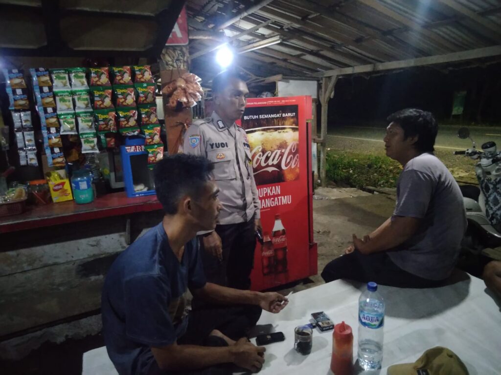 Polsek Carita Lakukan Patroli Malam di Wilayah Carita dengan Rasa Aman dan Damai 2 WhatsApp Image 2024 07 31 at 06.12.47