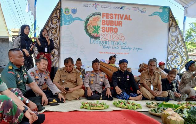 Kapolres Pandeglang Hadiri Festival Tradisi Budaya Bubur Suro di Desa Bandung 10 fb