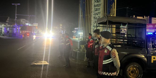 Sat Samapta Polres Pandeglang Melaksanakan Kegiatan Strong Point Malam untuk Memberikan Pelayanan Prima 9 sp 1