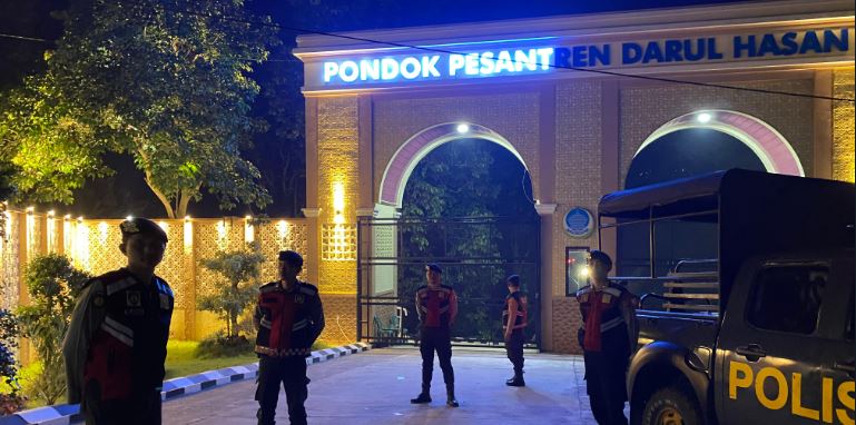 Sat Samapta Polres Pandeglang Menggelar Sambang ke Pondok Pesantren di Sabi untuk Menjaga Keamanan dan Ketertiban 2 sp 5