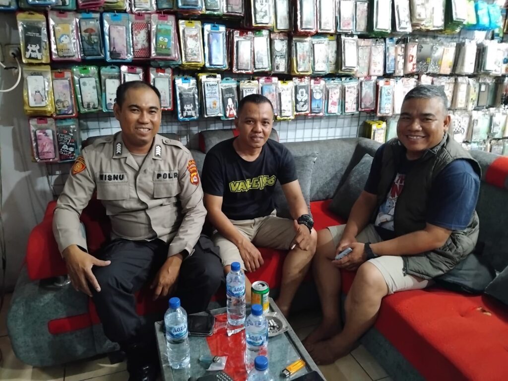Patroli Polsek Cadasari Bripka Hendra Wisnu Laksanakan Sambang ke Warga 7 IMG 20240805 WA0034