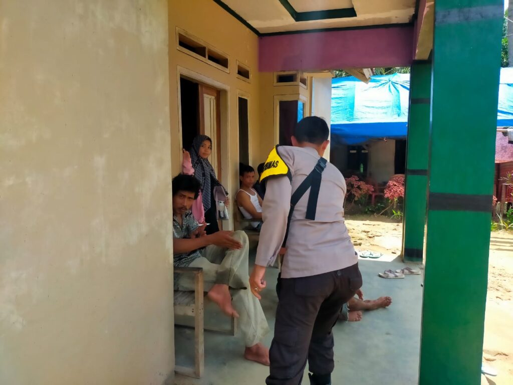 Bhabinkamtibmas Polsek Panimbang Jalin Silaturahmi dengan Warga 1 IMG 20240805 WA0040
