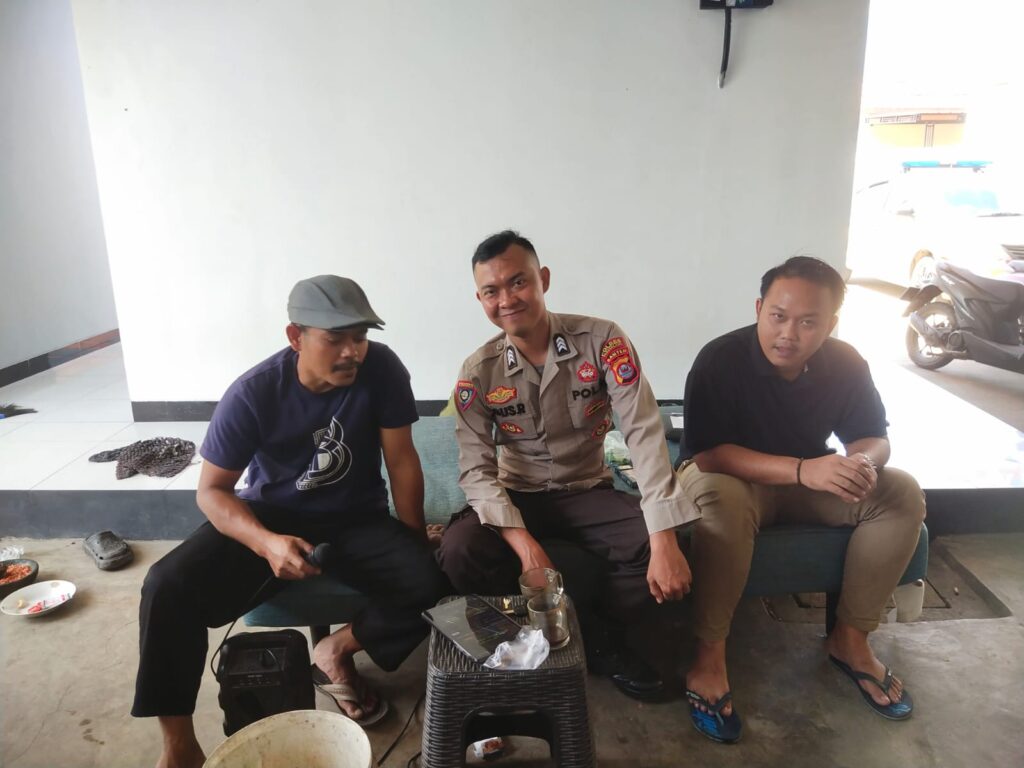 Bhabinkamtibmas Polsek Panimbang sambang di Desa Binaan Demi terwujudnya situasi Kamtibmas yang kondusif 9 IMG 20240805 WA0042