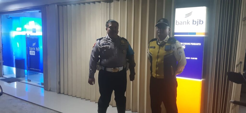 Tingkatkan Keamanan, Polsek Picung Gelar Patroli Dialogis di Bank BJB 9 IMG 20240808 WA0055