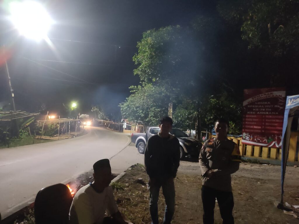 Bhabinkamtibmas Polsek Angsana Polres Pandeglang Sambangi Masyarakat Desa Sumurlaban 9 IMG 20240811 WA0018