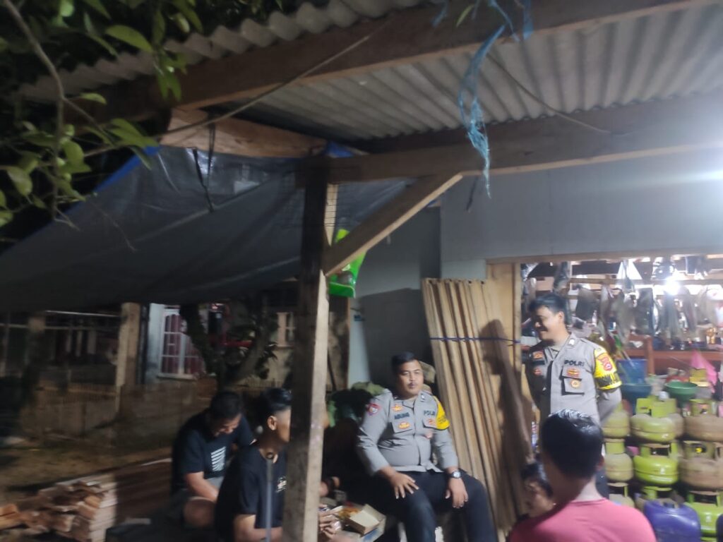 Penuh Keakraban, Anggota Piket Polsek Angsana Polres Pandeglang Sapa Warga Saat Patroli 6 IMG 20240811 WA0021