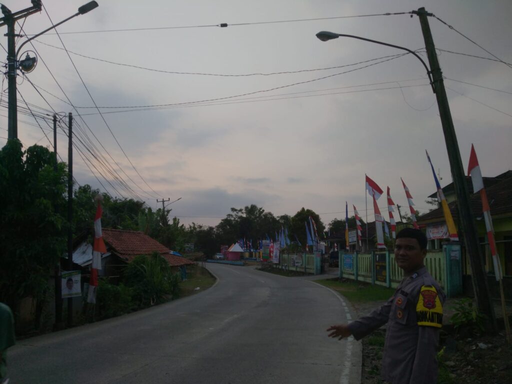 Berikan Pelayanan kepada Masyarakat, Anggota Piket Polsek Angsana Polres Pandeglang Laksanakan Strongpoint Sore 2 IMG 20240811 WA0025