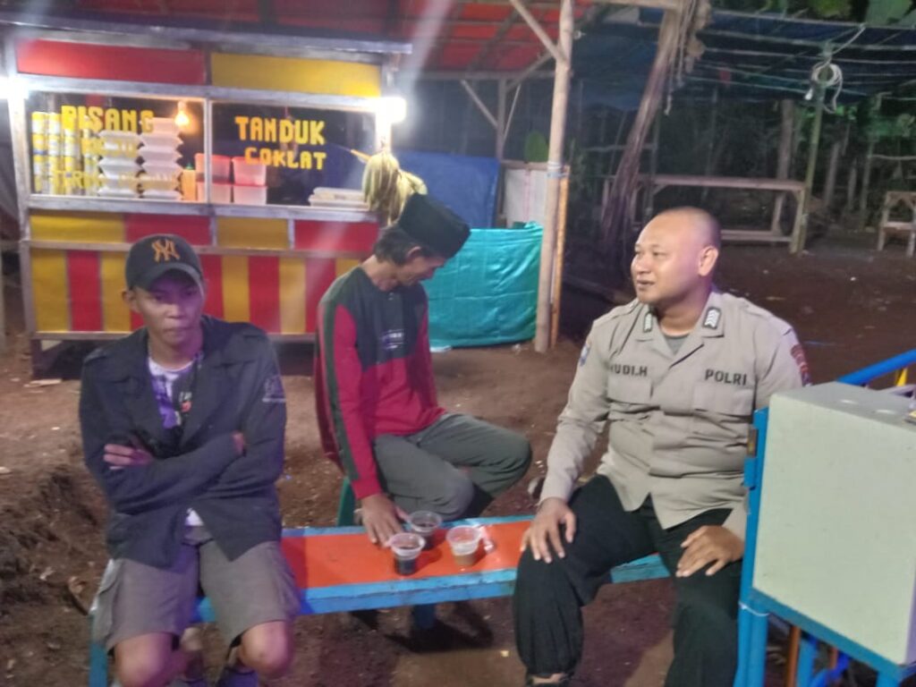 Bhabinkamtibmas Polsek Mandalawangi Polres Pandeglang Rutin Keliling Sambangi Warga 7 IMG 20240811 WA0030