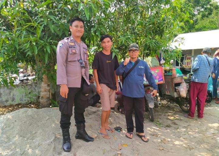 Bhabinkamtibmas Polsek Angsana Polres Pandeglang Brigadir Ruston Sambangi Masyarakat Desa Padaherang dan Sampaikan Pesan Kamtibmas 4 WhatsApp Image 2024 08 01 at 06.00.06