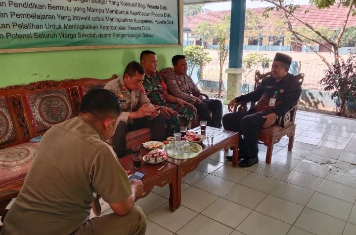 Kapolsek Angsana Polres Pandeglang Berikan Penyuluhan Tentang Kenakalan Remaja di SMPN 2 Angsana 7 WhatsApp Image 2024 08 01 at 06.00.30
