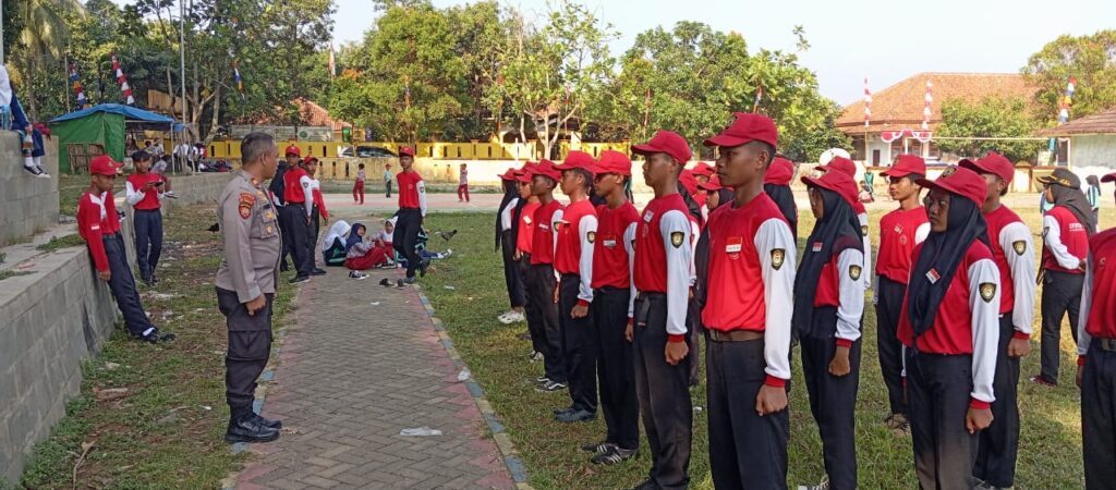 Kapolsek Carita Beri Pengarahan dan Pembinaan kepada Pelajar Paskibra 2 WhatsApp Image 2024 08 01 at 07.09.37