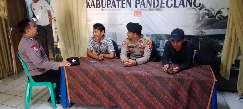Polsek Picung Laksanakan Pemasangan Baliho Himbauan, Cegah Kebakaran, Tingkatkan Ronda Malam Cegah Tawuran Antar Masyarakat dan Antar Pelajar 8 WhatsApp Image 2024 08 01 at 20.27.39