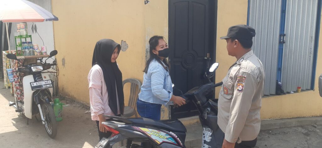 Cegah terjadinya laka lantas Unit Samapata Polsek Picung Berikan Himbauan Keselamatan Berkendara 10 WhatsApp Image 2024 08 01 at 20.28.11 scaled