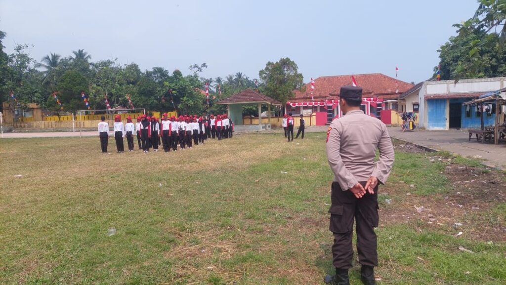 Polsek Carita Pantau Latihan Paskibra Kecamatan Carita Menyambut HUT RI ke-79 6 WhatsApp Image 2024 08 02 at 00.30.56