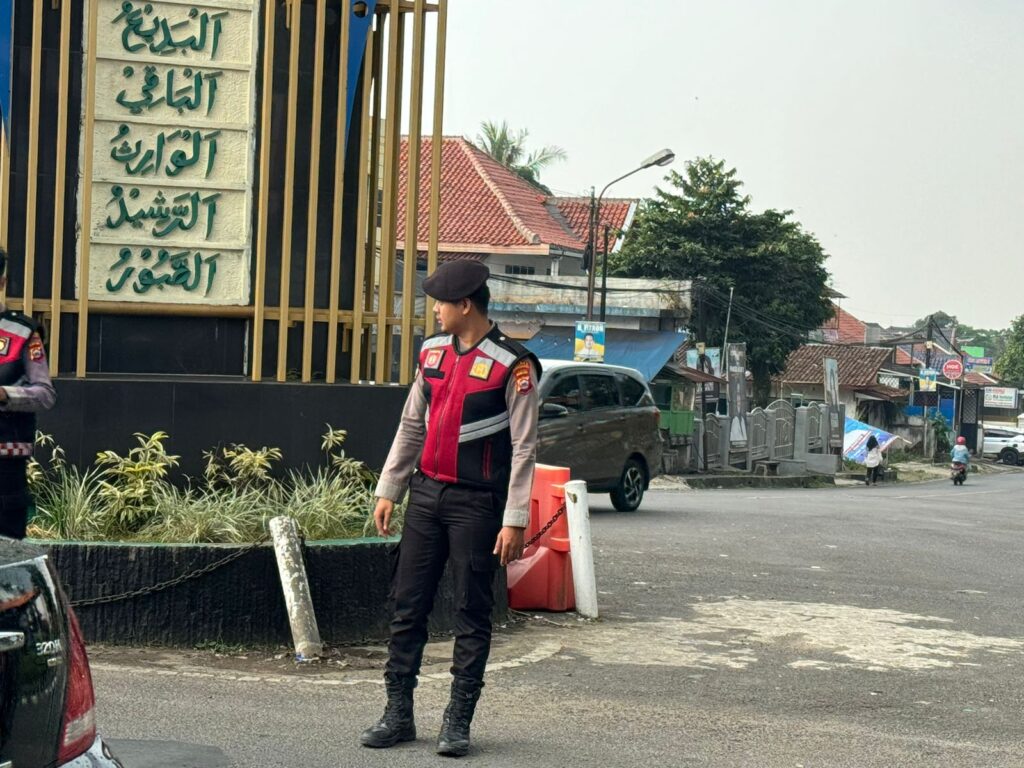Sat Samapta Polres Pandeglang Gelar Pengaturan Lalu Lintas Akhir Pekan 3 WhatsApp Image 2024 08 02 at 17.08.22