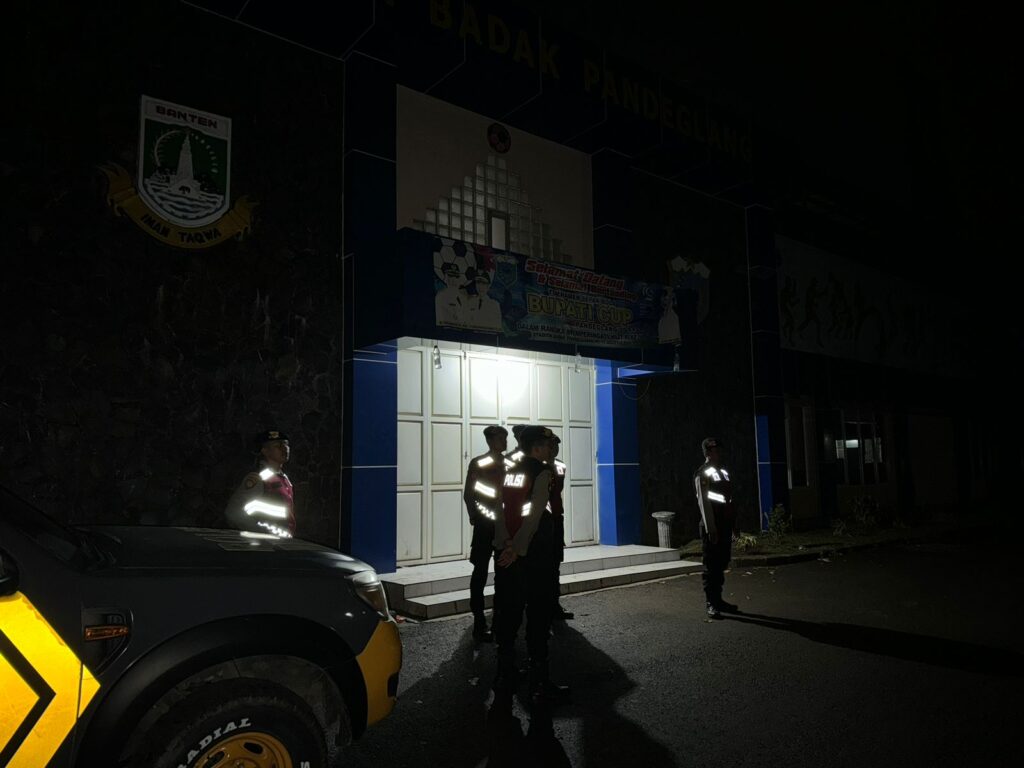 Sat Samapta Polres Pandeglang Menggelar Kegiatan Preventif di Stadion Badak 8 WhatsApp Image 2024 08 03 at 04.06.52 1