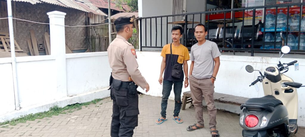 Patroli Dialogis Upaya Nyata Polsek Picung dalam Menjaga Kamtibmas 5 WhatsApp Image 2024 08 04 at 00.11.32