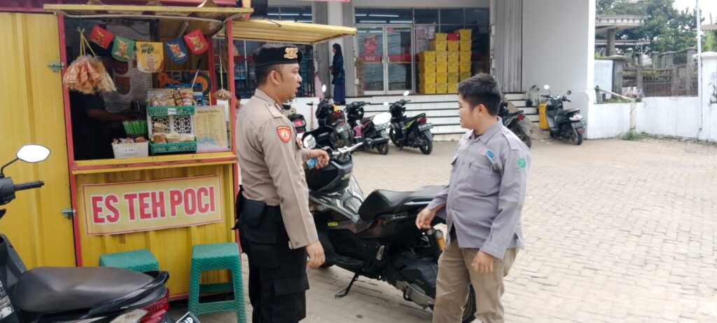 Polsek Picung Laksanakan Patroli Dialogis Siang Hari dan Berikan Himbauan Kamtibmas 6 WhatsApp Image 2024 08 04 at 00.11.49