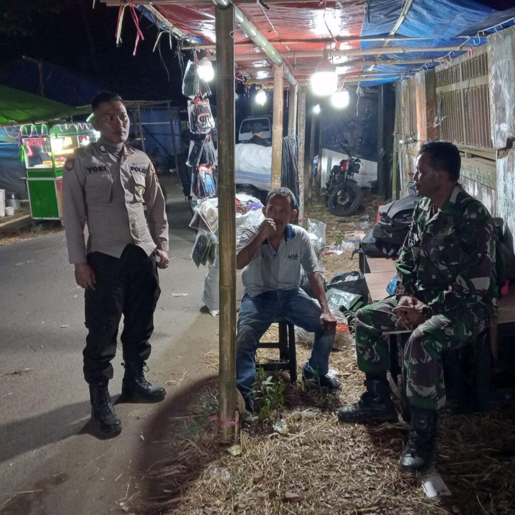 Polsek Cibaliung Gelar Sambang dan Patroli Malam, Ciptakan Rasa Aman dan Nyaman Bagi Warga Masyarakat 1 WhatsApp Image 2024 08 04 at 00.15.29