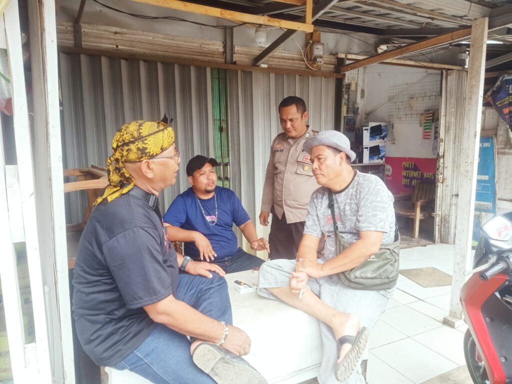 Polsek Labuan Menggelar Patroli untuk Mendekatkan Diri dengan Masyarakat 1 WhatsApp Image 2024 08 04 at 01.32.24